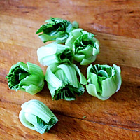 爆炒油菜花#鲜香滋味，搞定萌娃#的做法图解1