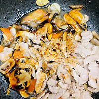 #吃出健康，解决假胖#白蘑菇炒肉片的做法图解18