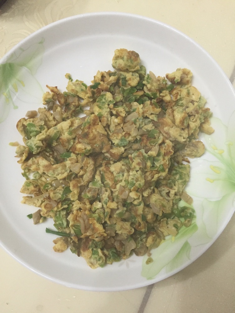 青椒榨菜煎鸡蛋的做法图解2