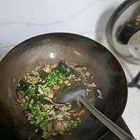 西蓝花虾仁炒饭的做法图解3