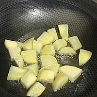 猪排烧土豆的做法图解1
