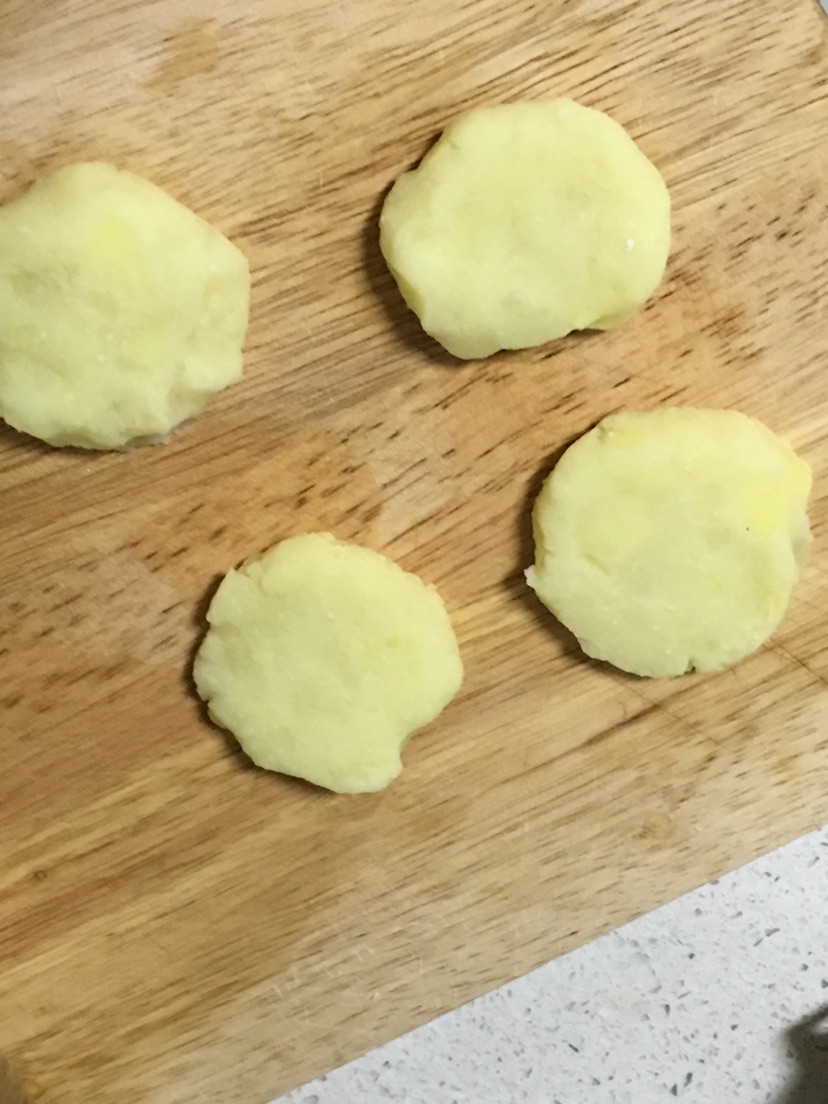 土豆饼的做法图解3