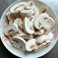 #金龙鱼橄调-橄想橄做#芦笋炒口蘑的做法图解3