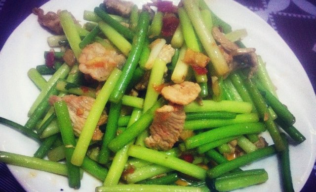 春色满盘～蒜苗炒肉