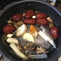 山药枸杞乌鸡滋补汤的做法图解6