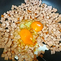 午餐肉鸡蛋拌饭的做法图解4