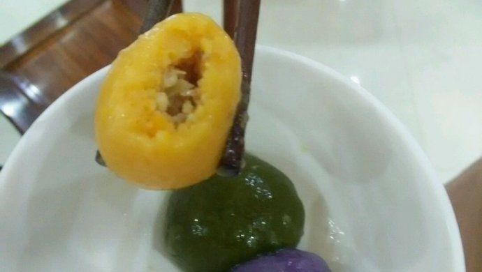 彩色咸汤圆