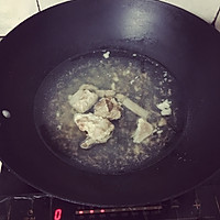 排骨海鲜面的做法图解3