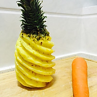 【跟着我来做果蔬汁】菠萝胡萝卜汁的做法图解1