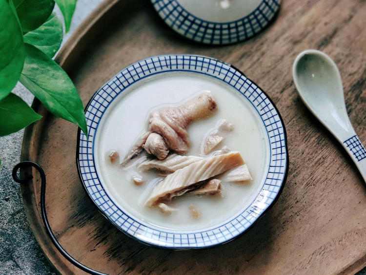 暖胃滋补汤: 胡椒猪肚鸡汤  熬出奶白汤的技巧的做法