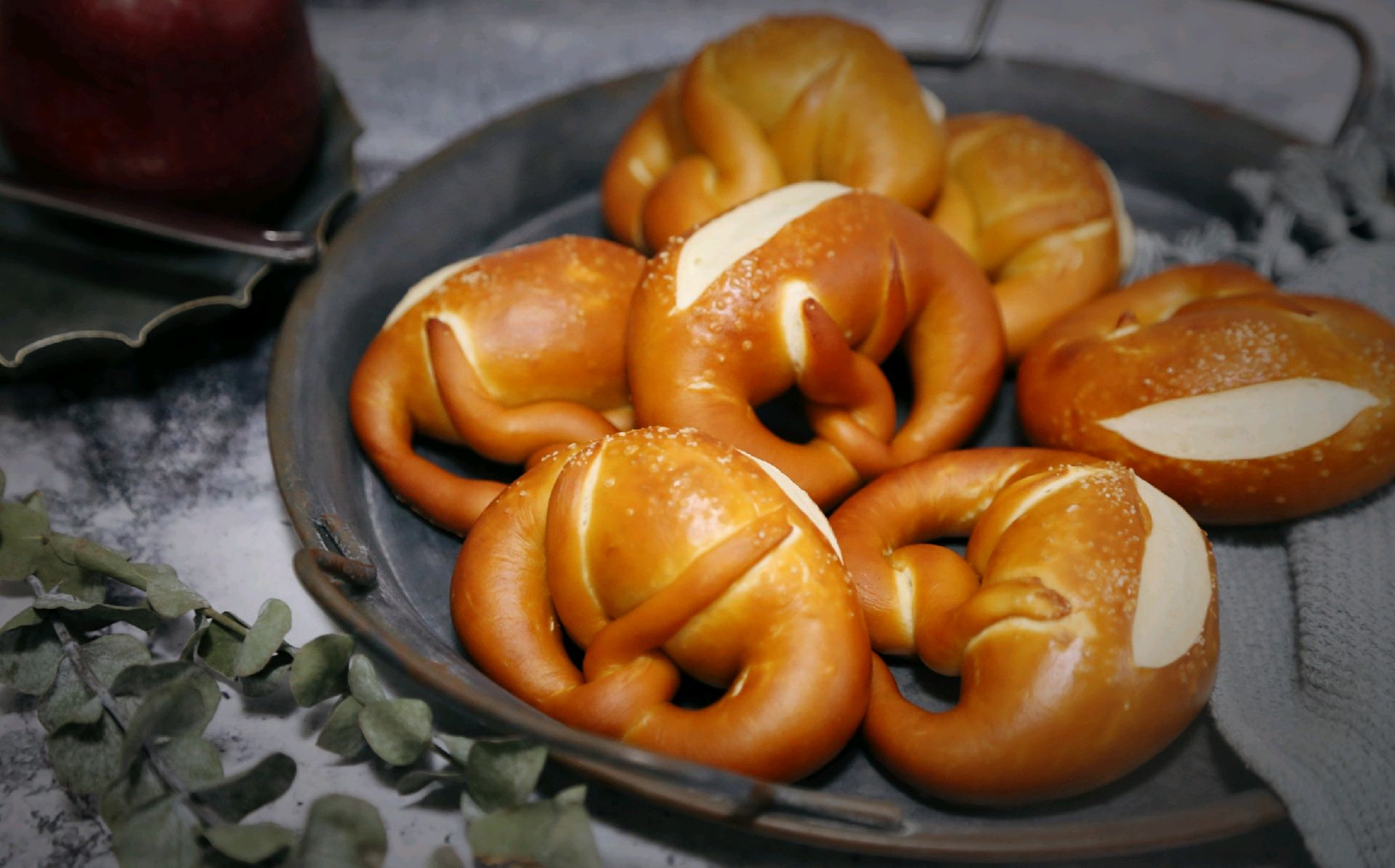 【美食摄影】巴伐利亚碱水面包-Brezen|Photography|Food|草立川成_Original作品-站酷ZCOOL