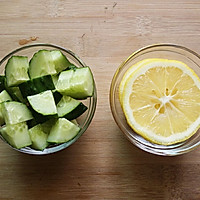 【美白果蔬汁】黄瓜柠檬汁的做法图解2