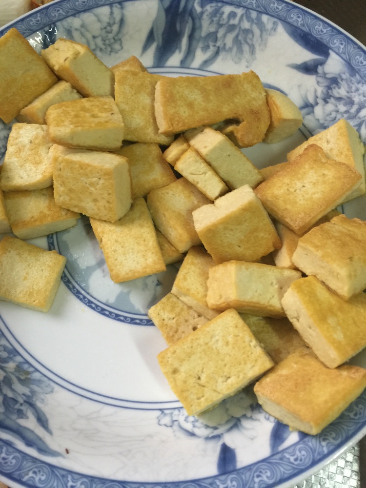 鸭血烧豆腐的做法图解1
