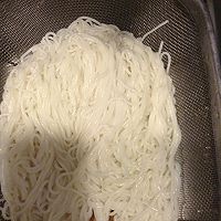 牛肉米线的做法图解4