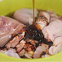 #名厨汁味，圆中秋美味#酸菜鸡腿炖鸭血的做法图解3