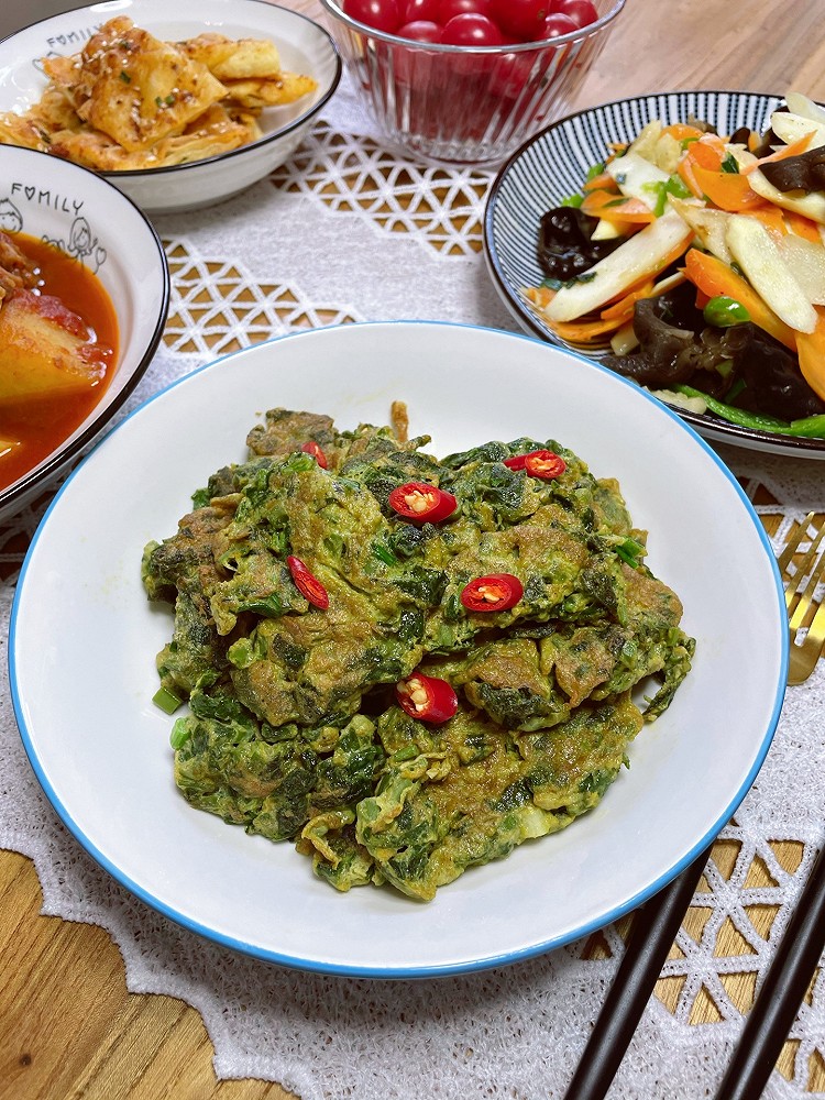 香椿煎鸡蛋的做法