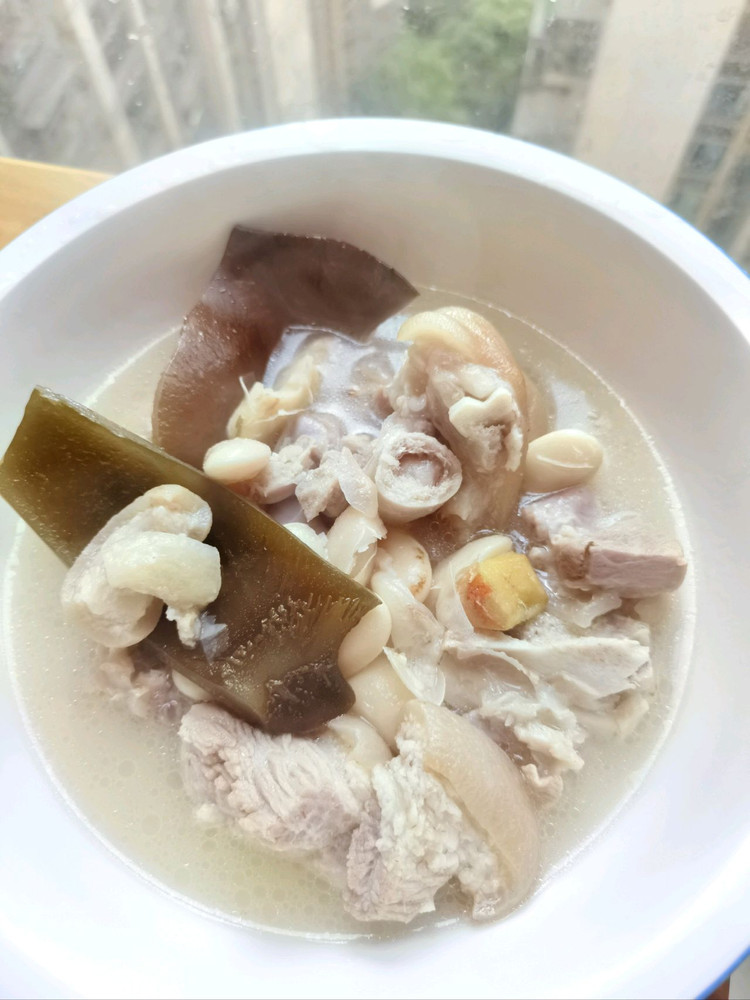 雪豆海带猪蹄汤的做法