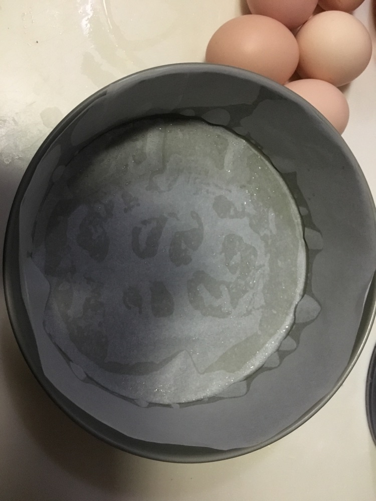 草莓巨蛋蛋糕的做法图解1