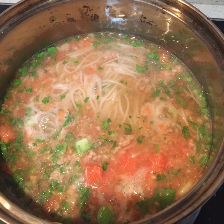 番茄牛肉青菜面的做法图解3