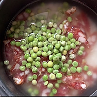 #尽享安心亲子食刻#一碗香喷喷的腊肠豌豆饭的做法图解5