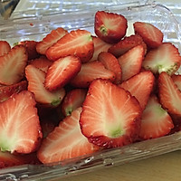 糖渍草莓的做法图解1