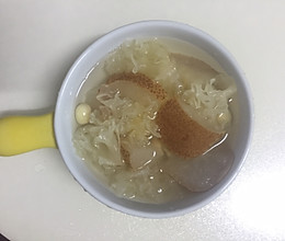银耳莲子炖梨汤的做法