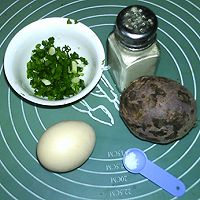 紫薯煎蛋饼的做法图解1