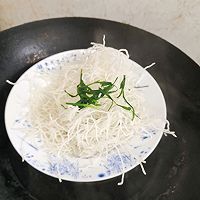 云南菜-牛肉酱曲靖蒸饵丝的做法图解4