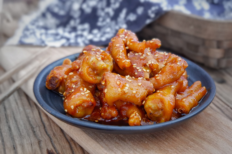 韩式辣炒鸡爪，百搭小食的做法