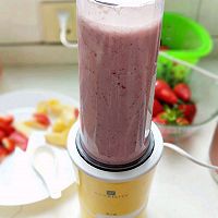 草莓奶昔的做法图解8