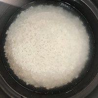 腊肠煲仔饭的做法图解2