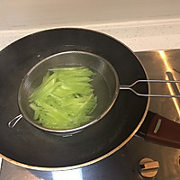 快手下饭菜系列-川味莴笋炒鸡丝的做法图解3