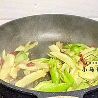 青椒炒笋片#下饭菜的做法图解8