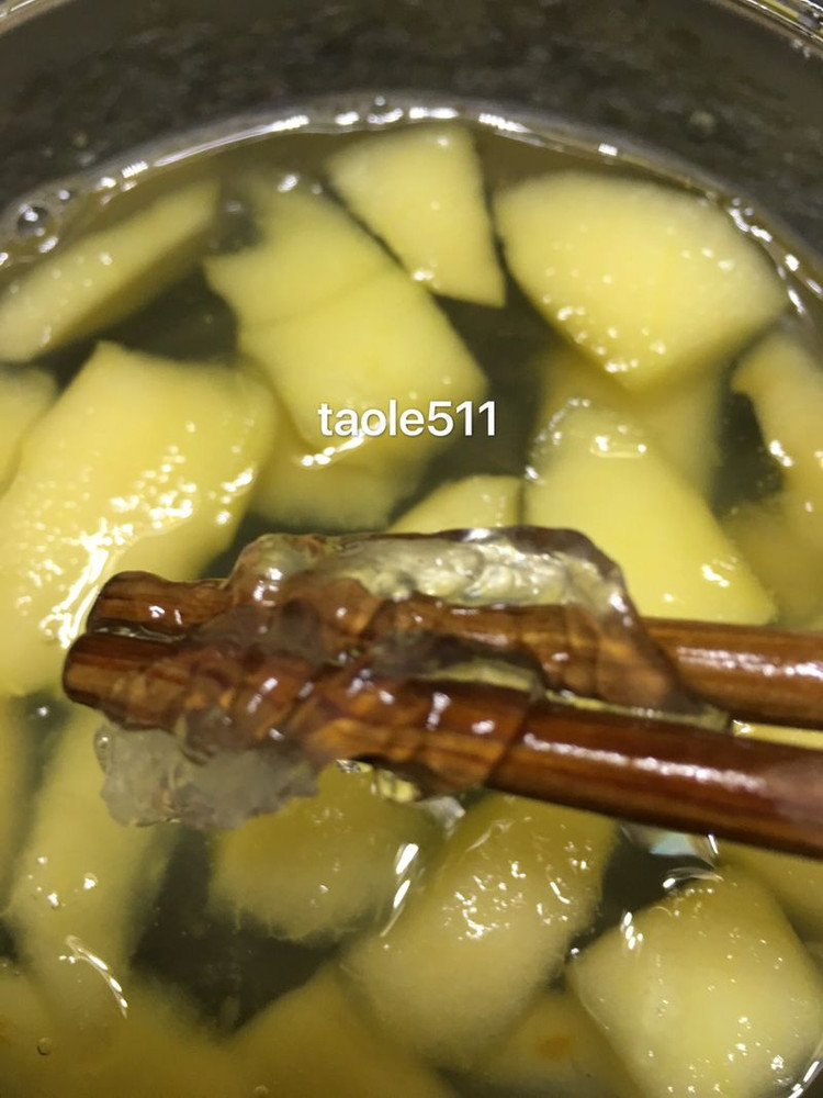 燕窝桃胶皂角米苹果的做法