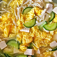 减脂餐低卡饱腹黄瓜豆腐菌菇蛋汤❗️的做法图解7