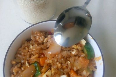 双蛋炒饭(老干妈版)——我有米饭的一百种做法