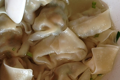 鲜肉虾仁芹菜馄饨