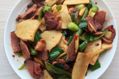 滑嫩嫩的杏鲍菇炒腊肉