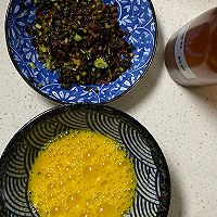 新春季香椿炒土鸡蛋的做法图解2