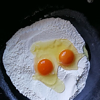 手擀鸡蛋面的做法图解2