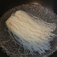 （袋装速食）螺蛳粉的做法图解3