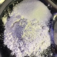 只需一口锅，三种原料，五分钟快手甜品-牛奶麻薯的做法图解1