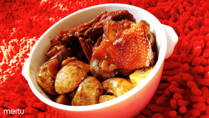 红烧鸡肉炖口蘑