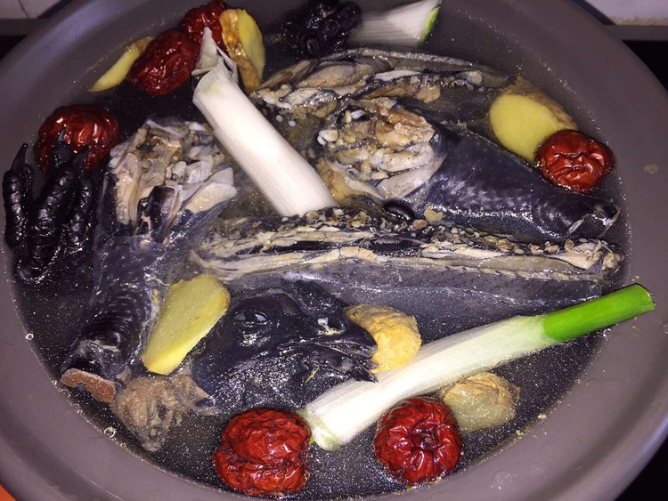 煲乌鸡汤的做法