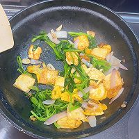 #年在一起 鲜才够味#清爽可口，健康低脂~~豆腐炒鸡毛菜的做法图解9