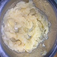 解锁土豆新吃法—火腿肠土豆饼的做法图解1