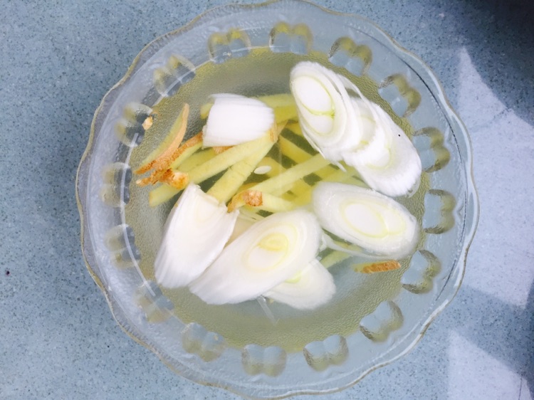 白菜虾肉水饺的做法图解3
