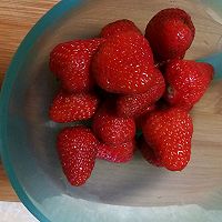 #爽口凉菜，开胃一夏！#黑醋栗草莓奶昔的做法图解2