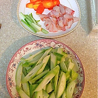 丝瓜胡萝卜烩虾片的做法图解2
