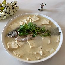 鲫鱼豆腐汤